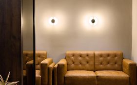 Hotel Paramount Suites & Service Apartments